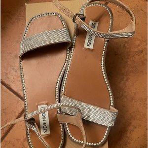Steve Madden Nisha-R flat sandal!